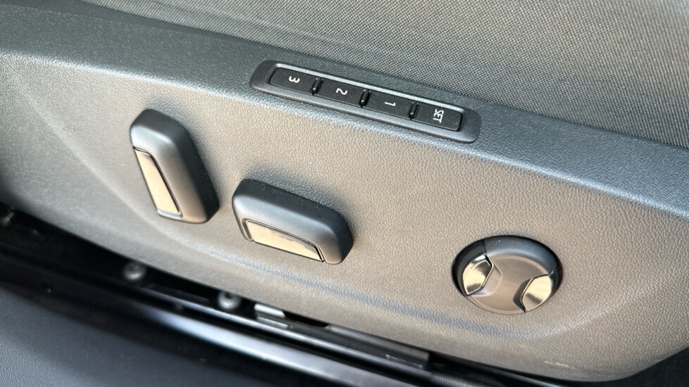 Used Skoda Enyaq 2025 for sale - 75843777: Photo 29