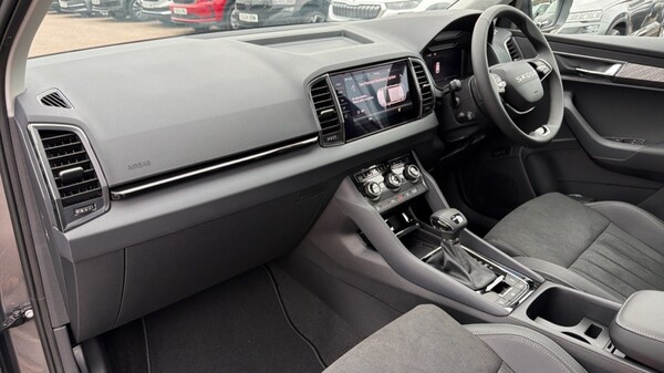Used Skoda Karoq 2025 for sale - 76272941: Photo 2