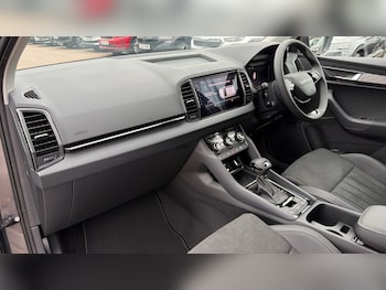 Used Skoda Karoq 2025 for sale - 76272941: Photo 2