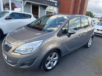 (61) - 1.4 16V Exclusiv Euro 5 5dr (Non AC)