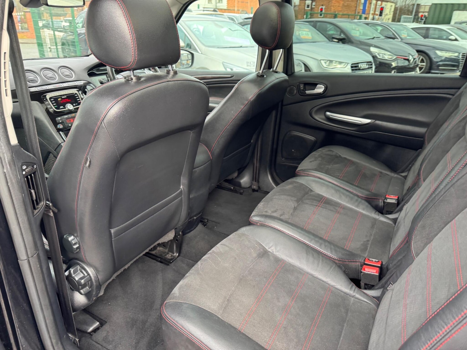 Used Ford S-Max 2013 for sale - 77396373: Photo 4