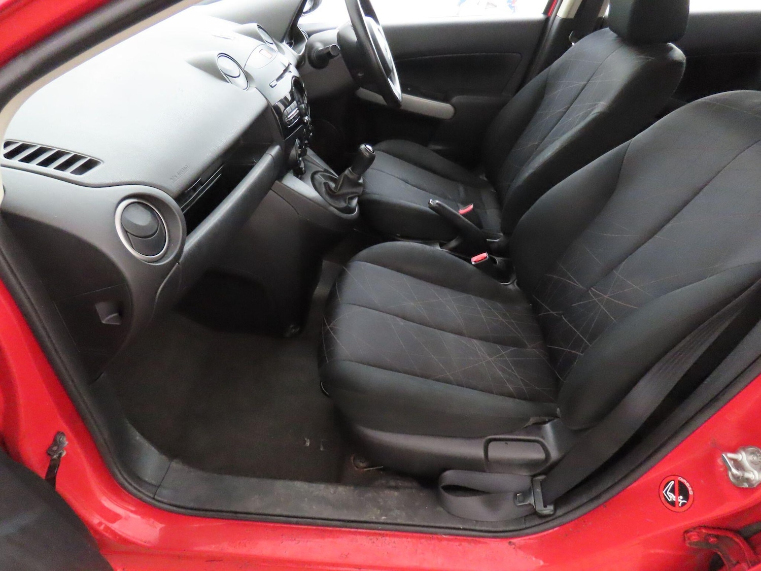 Used Mazda Mazda2 2013 for sale - 77351657: Photo 2