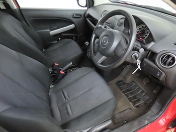 Used Mazda Mazda2 2013 for sale - 77351657: Photo