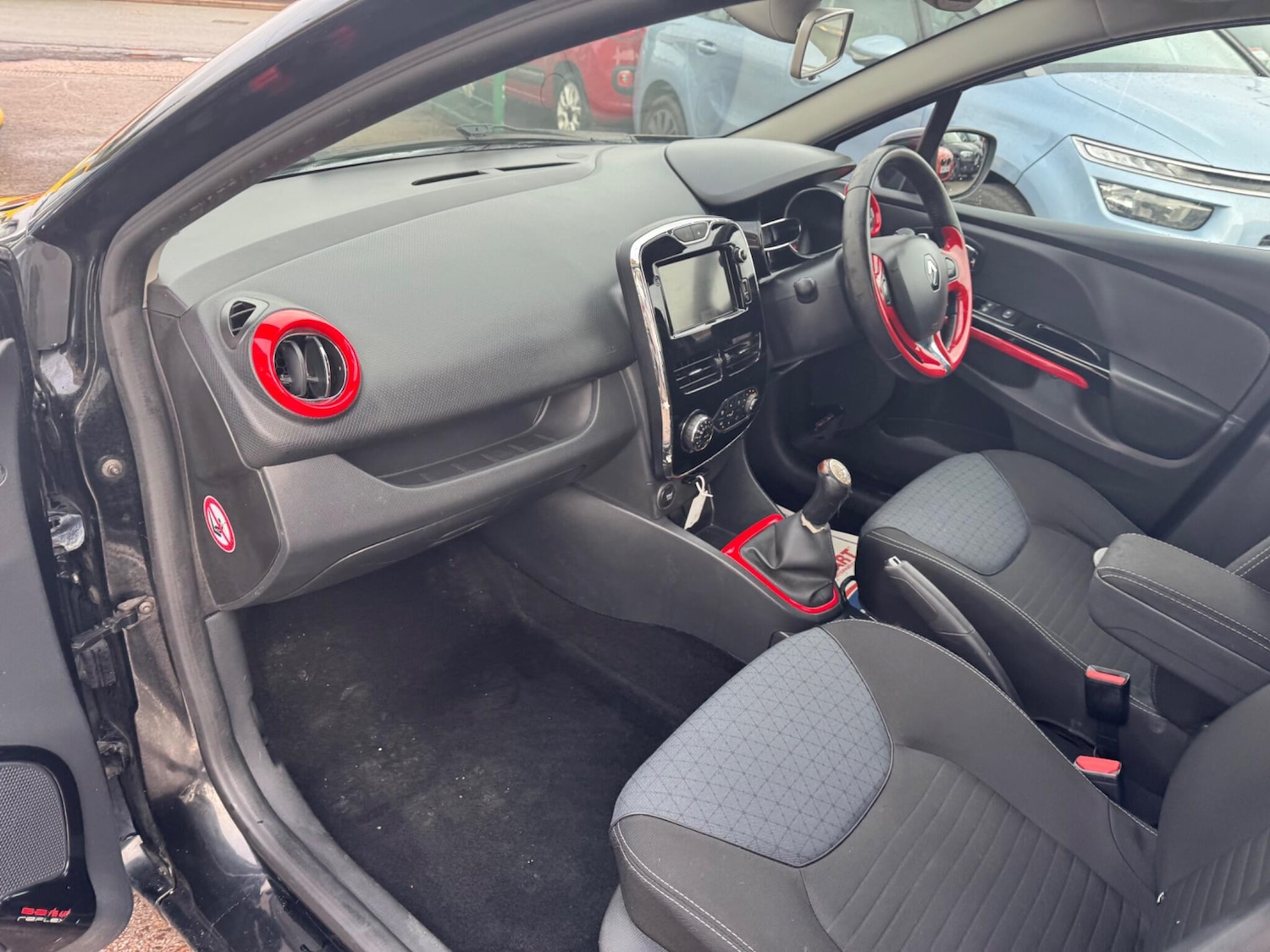 Used Renault Clio 2013 for sale - 77351486: Photo 21