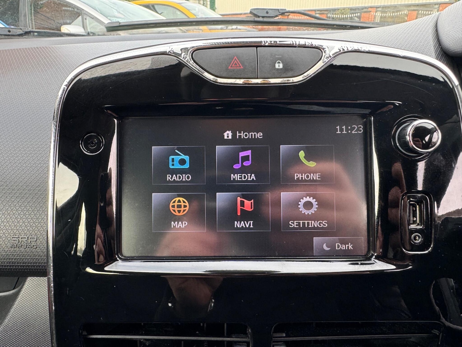 Used Renault Clio 2013 for sale - 77351486: Photo 40