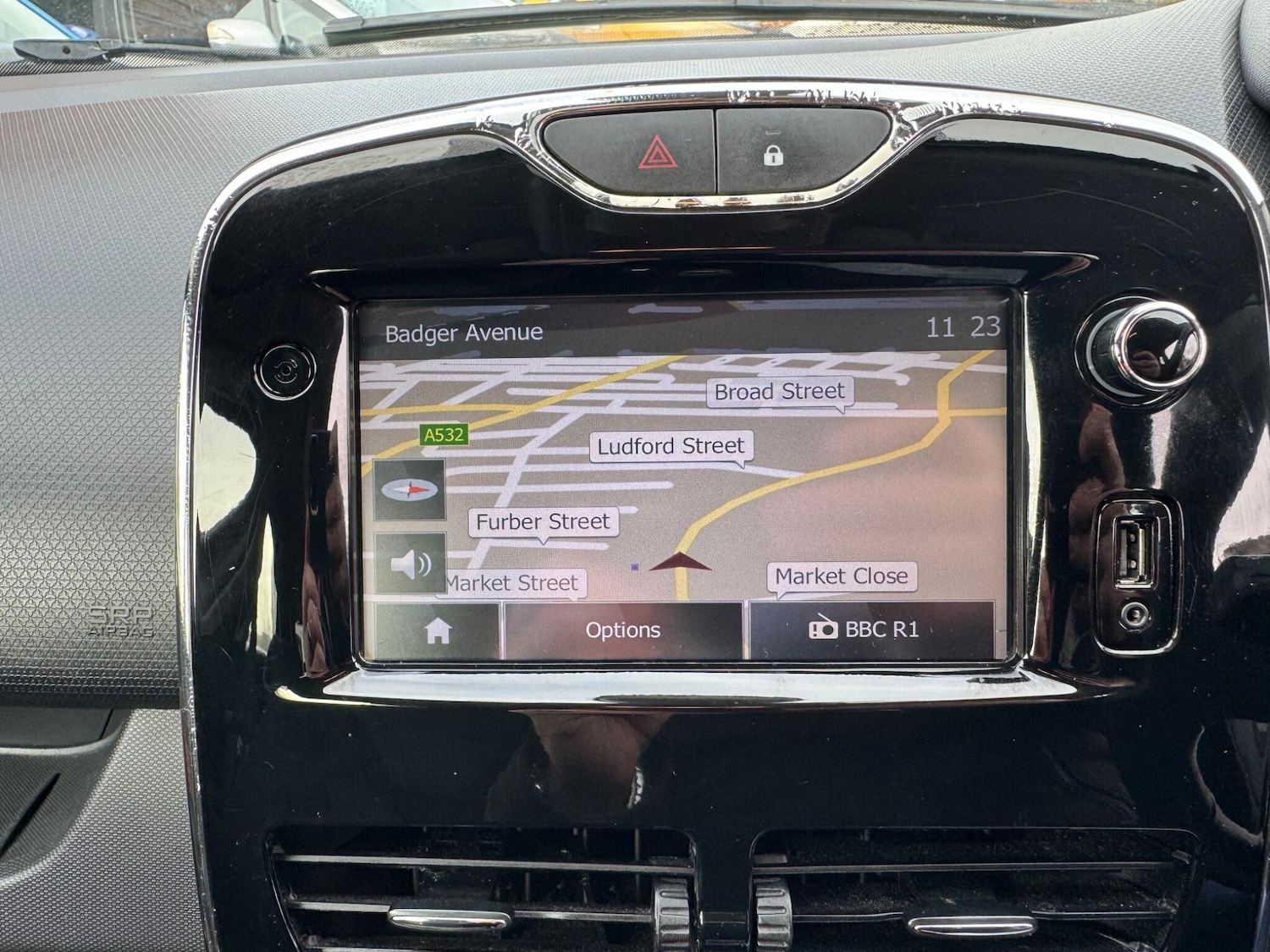 Used Renault Clio 2013 for sale - 77351486: Photo 42