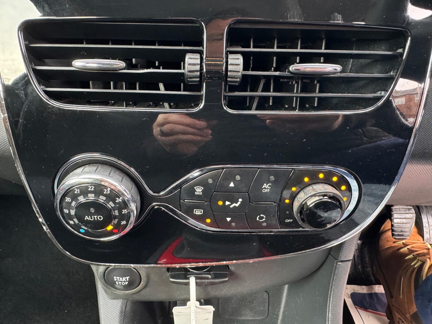 Used Renault Clio 2013 for sale - 77351486: Photo 43