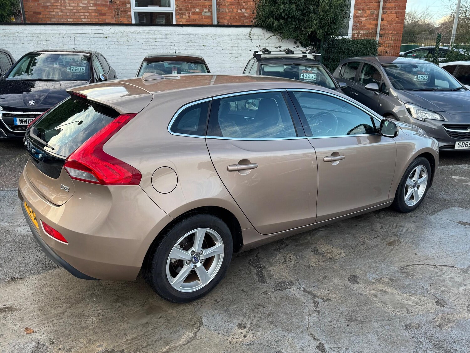 Used Volvo V40 2013 for sale - 77351512: Photo 12