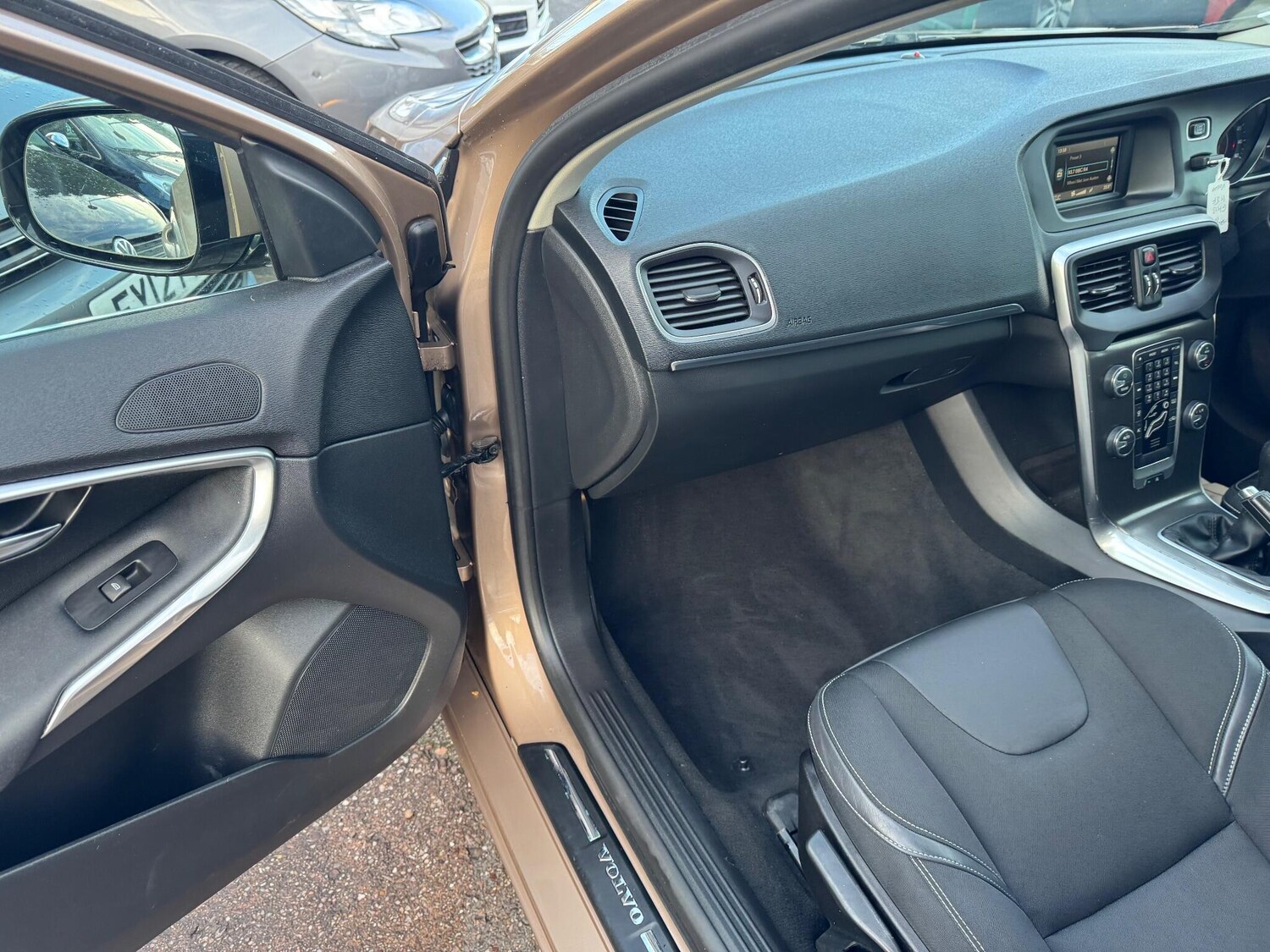 Used Volvo V40 2013 for sale - 77351512: Photo 24