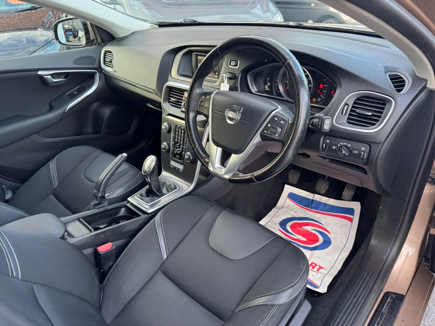 Used Volvo V40 2013 for sale - 77351512: Photo 3