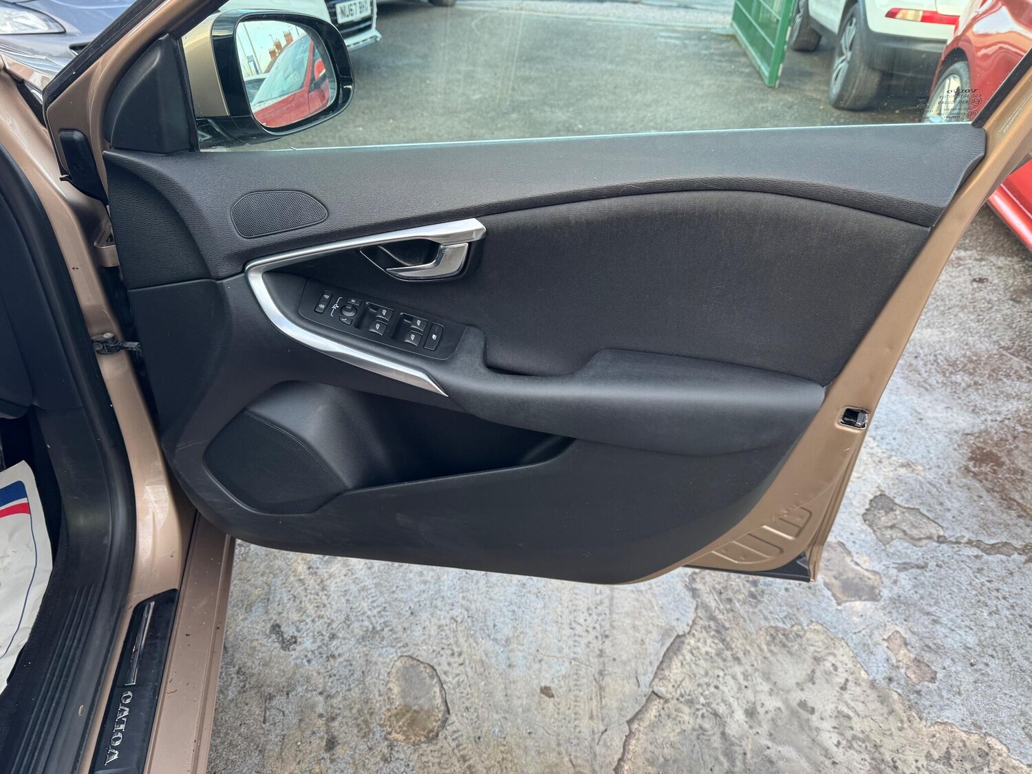 Used Volvo V40 2013 for sale - 77351512: Photo 37