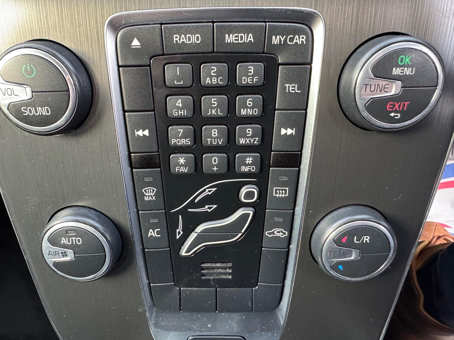 Used Volvo V40 2013 for sale - 77351512: Photo 42