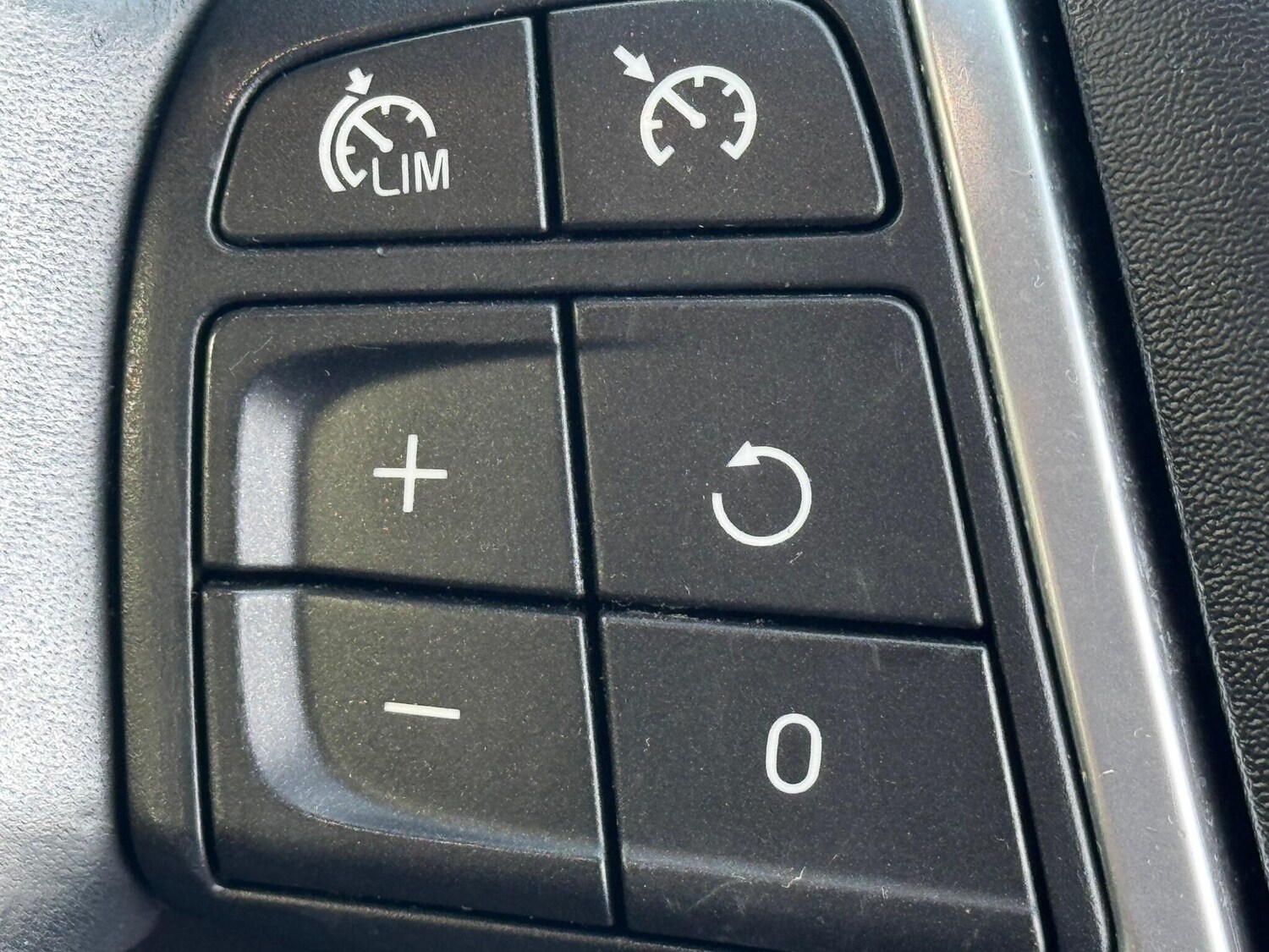 Used Volvo V40 2013 for sale - 77351512: Photo 44