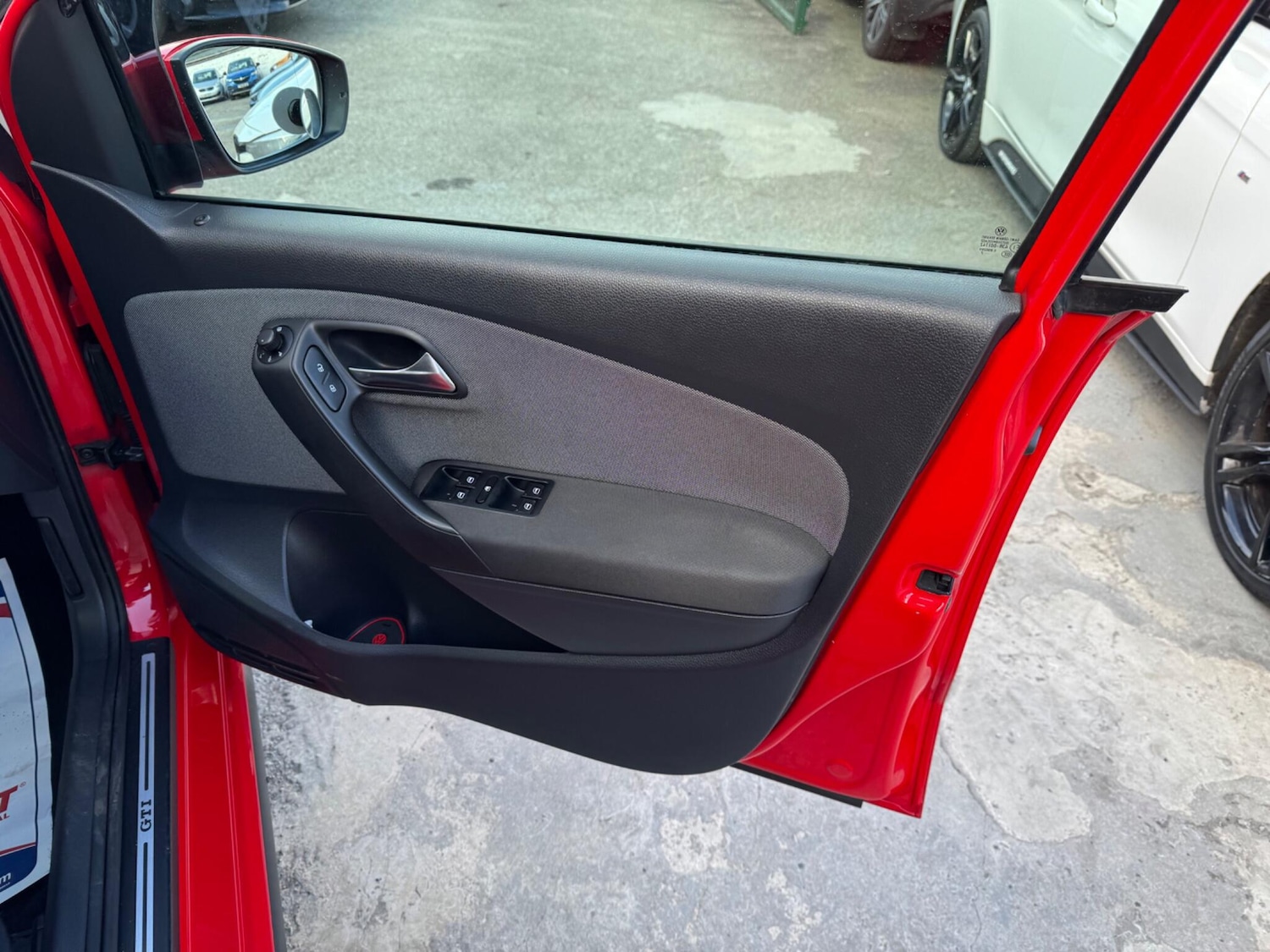 Used Volkswagen Polo 2012 for sale - 77839997: Photo 32