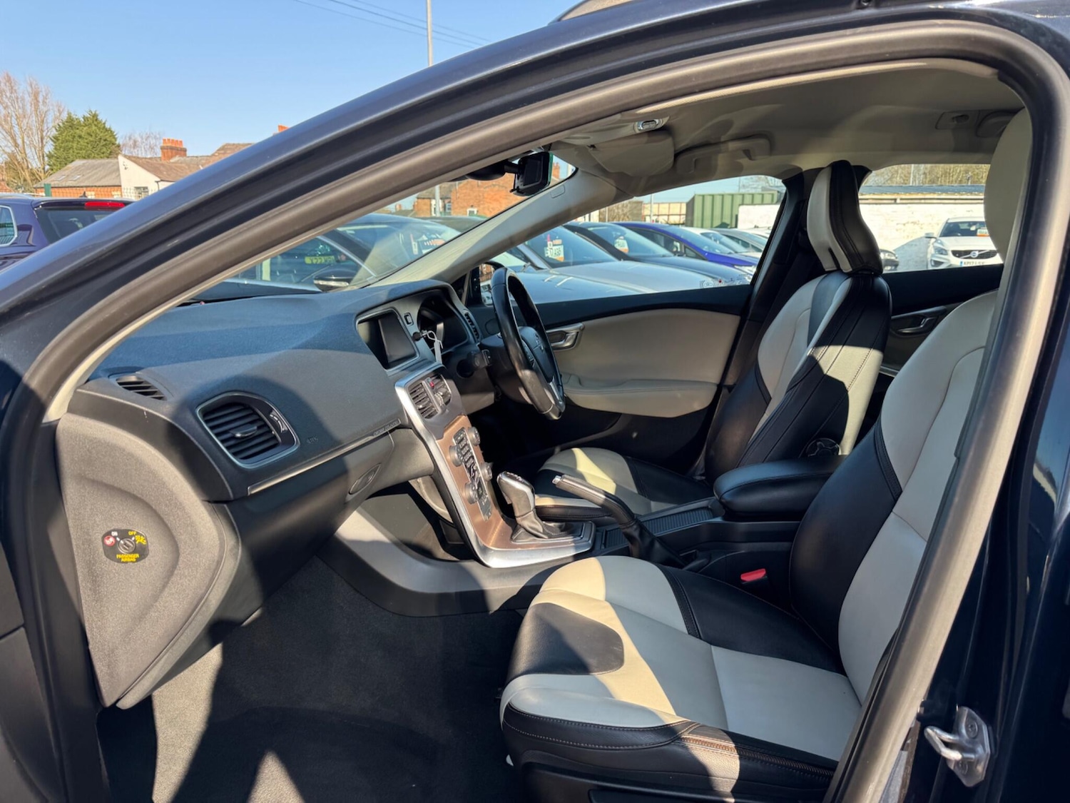 Used Volvo V40 Cross Country for sale - 77794306: Photo 2