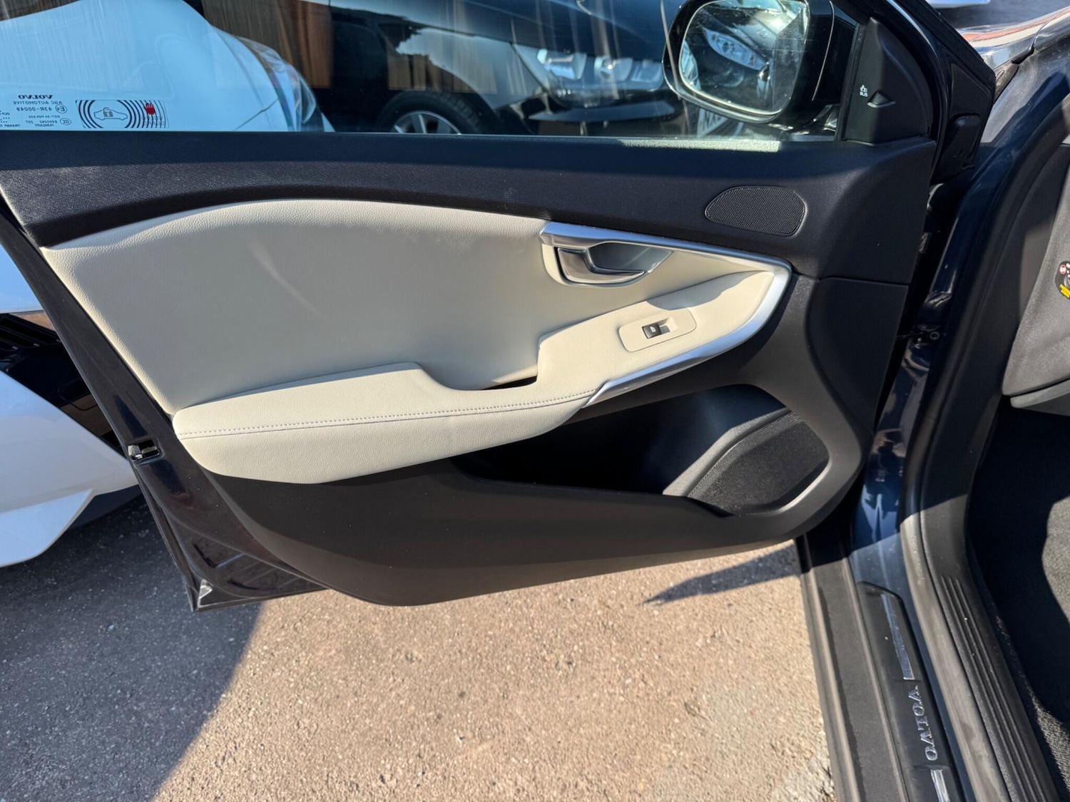 Used Volvo V40 Cross Country for sale - 77794306: Photo 23