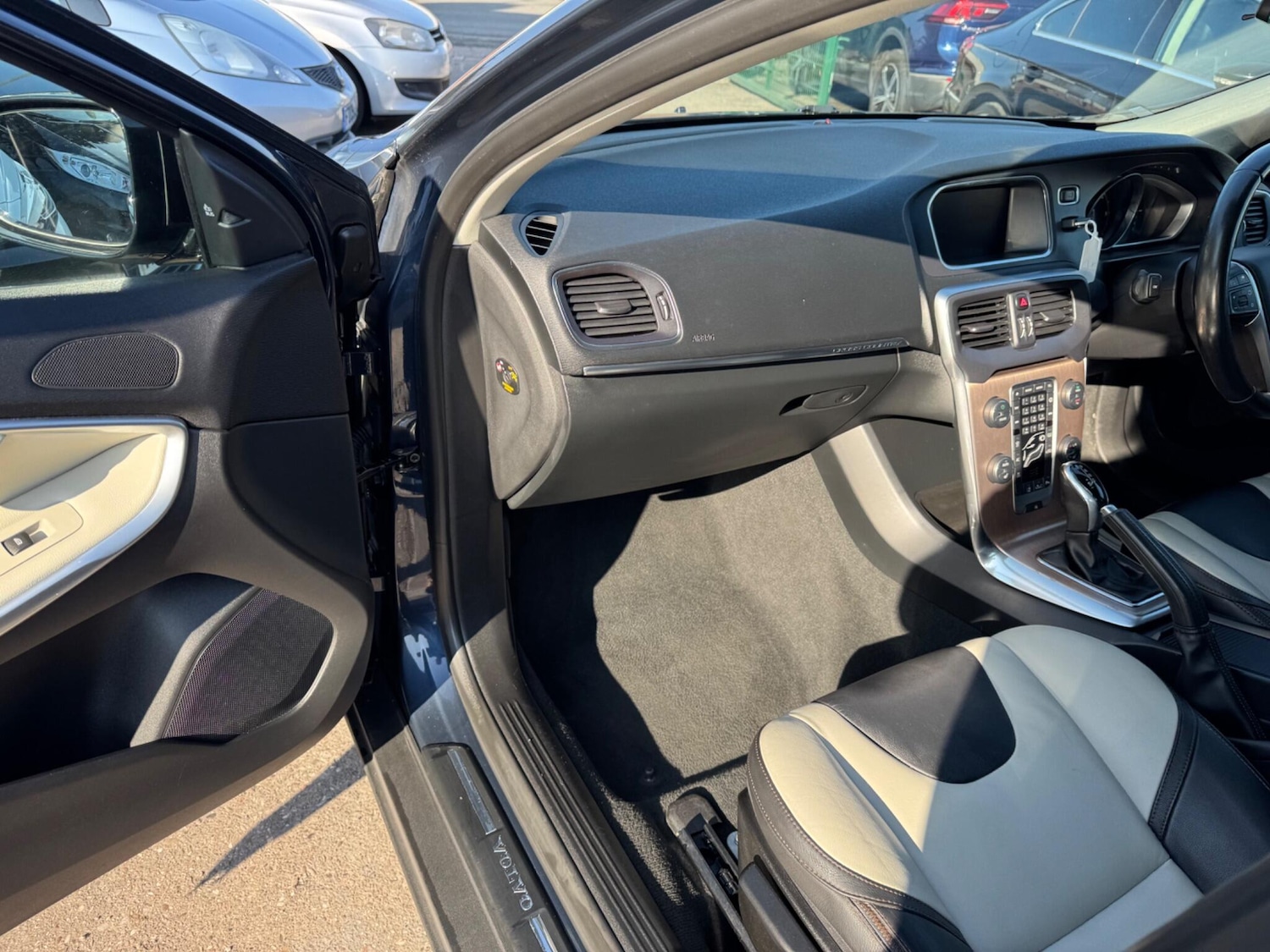 Used Volvo V40 Cross Country for sale - 77794306: Photo 24