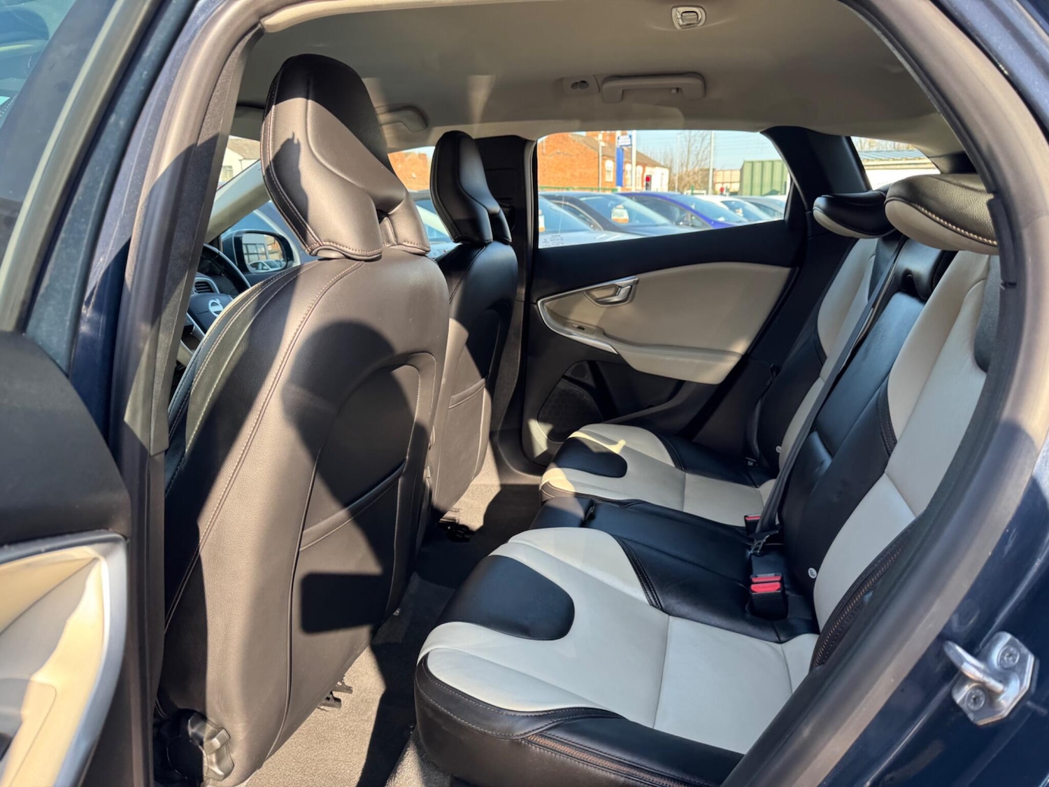 Used Volvo V40 Cross Country for sale - 77794306: Photo 28