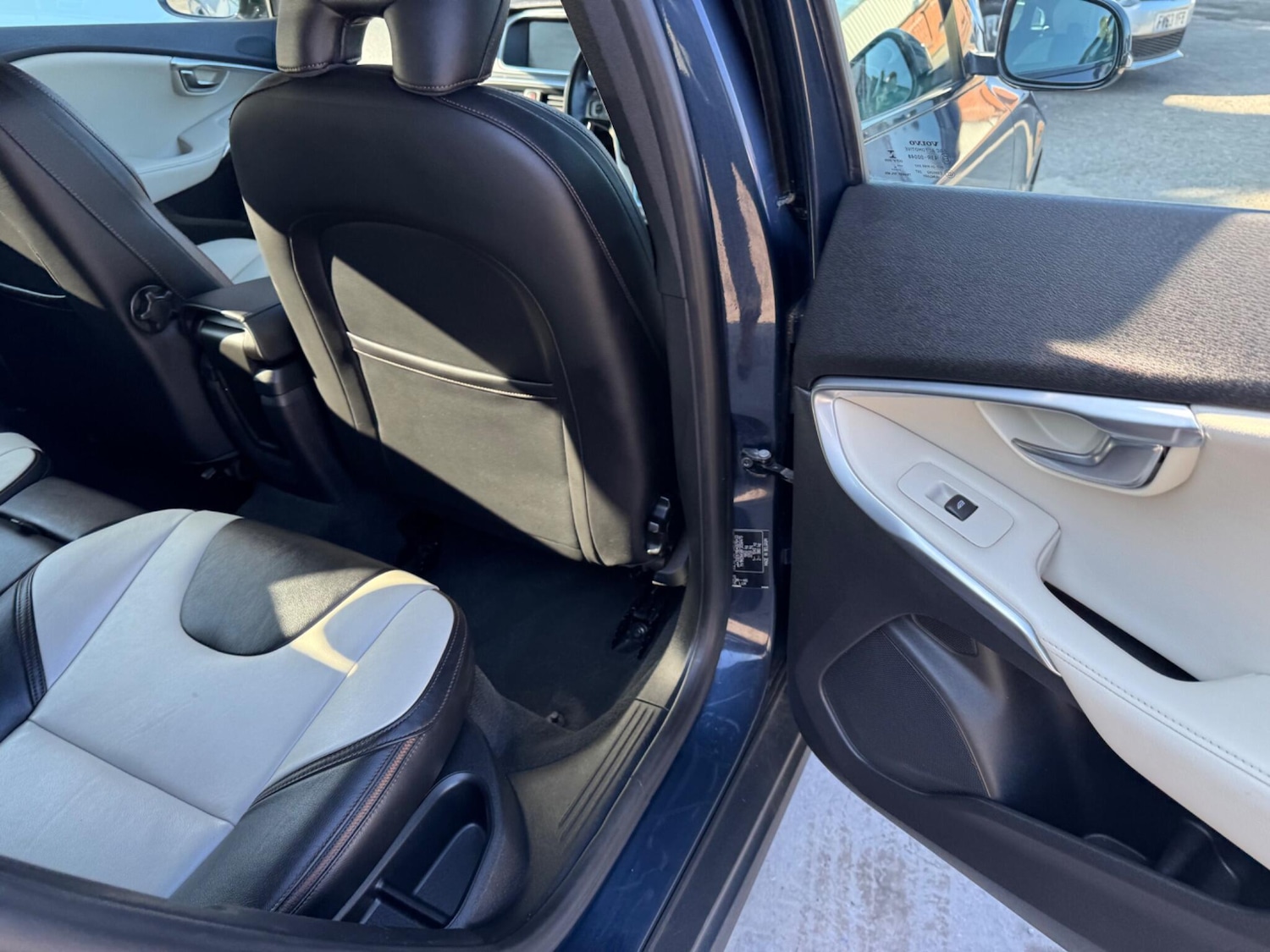 Used Volvo V40 Cross Country for sale - 77794306: Photo 30