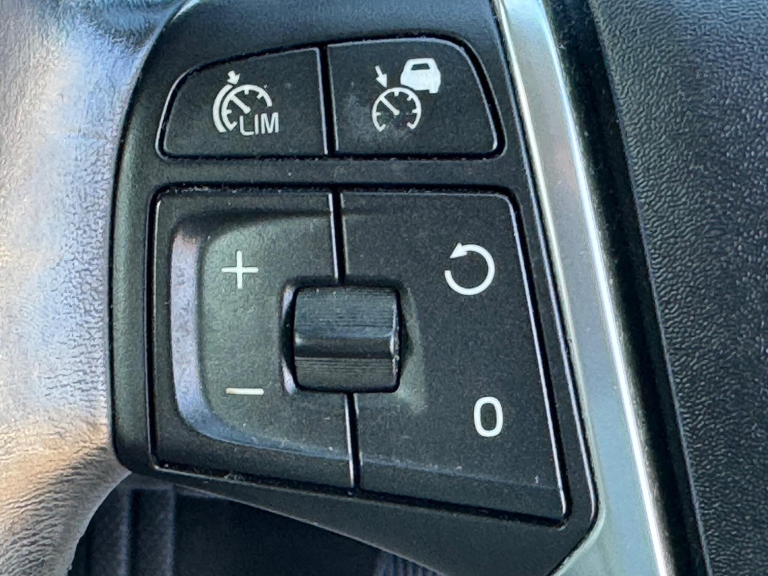 Used Volvo V40 Cross Country for sale - 77794306: Photo 39