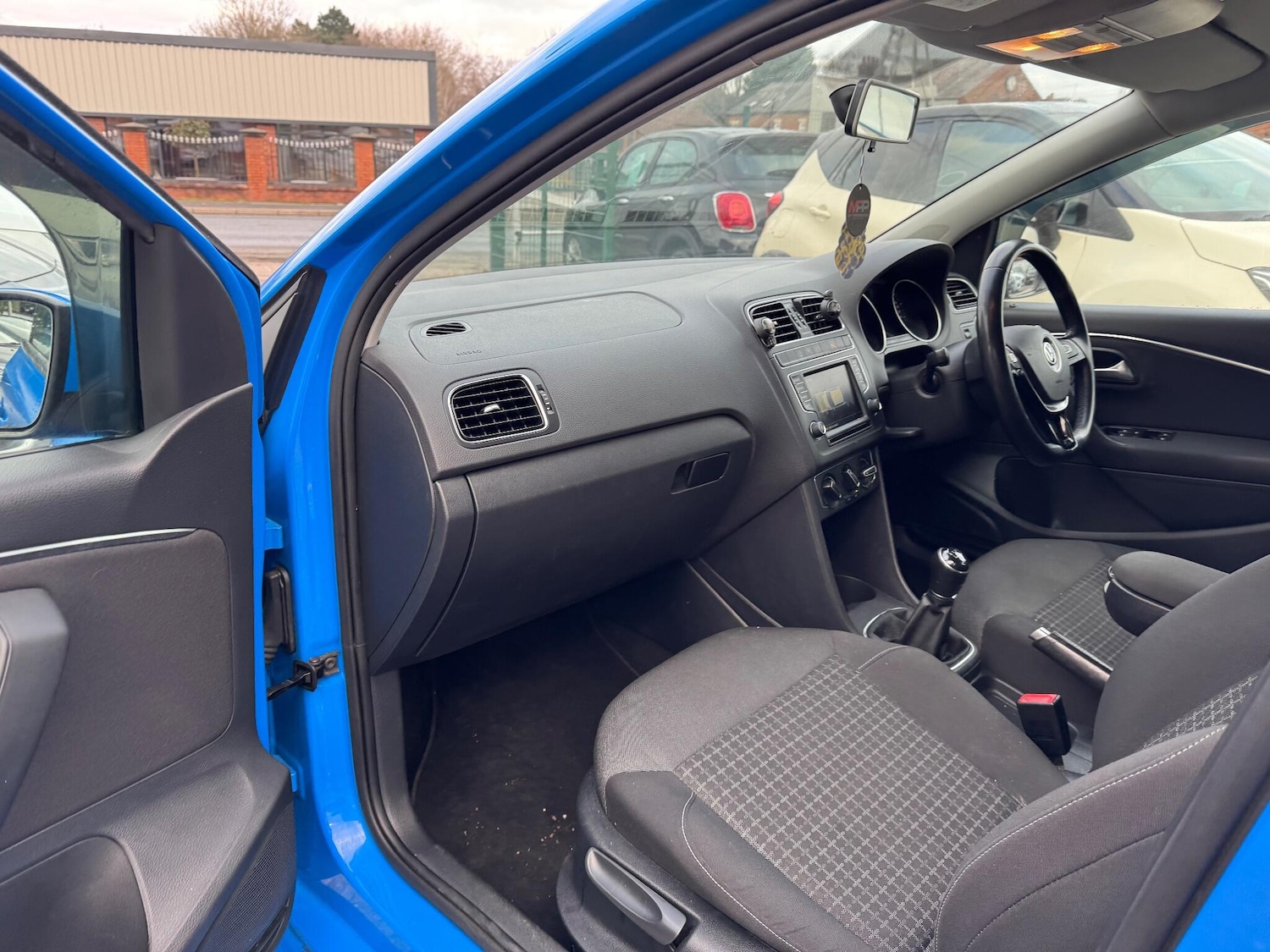 Used Volkswagen Polo 2014 for sale - 77351896: Photo 2