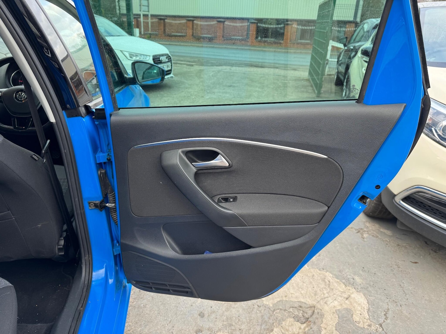 Used Volkswagen Polo 2014 for sale - 77351896: Photo 39