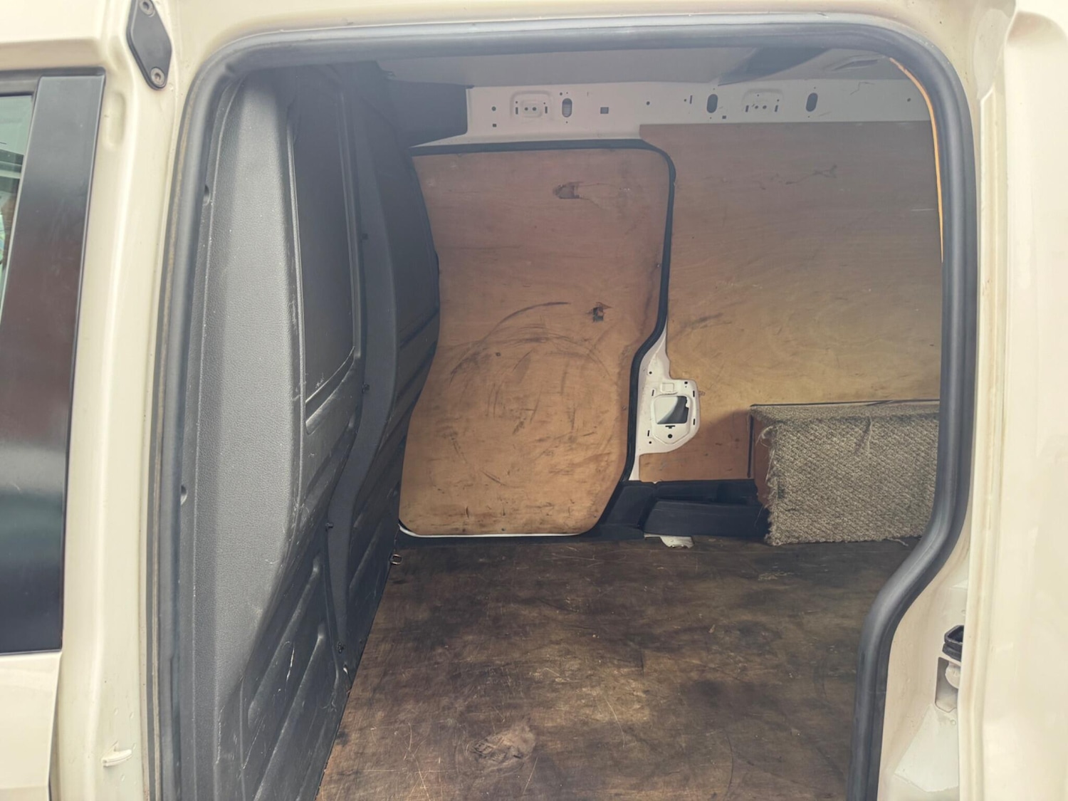 Used Volkswagen Caddy Maxi 2015 for sale - 77351370: Photo 18