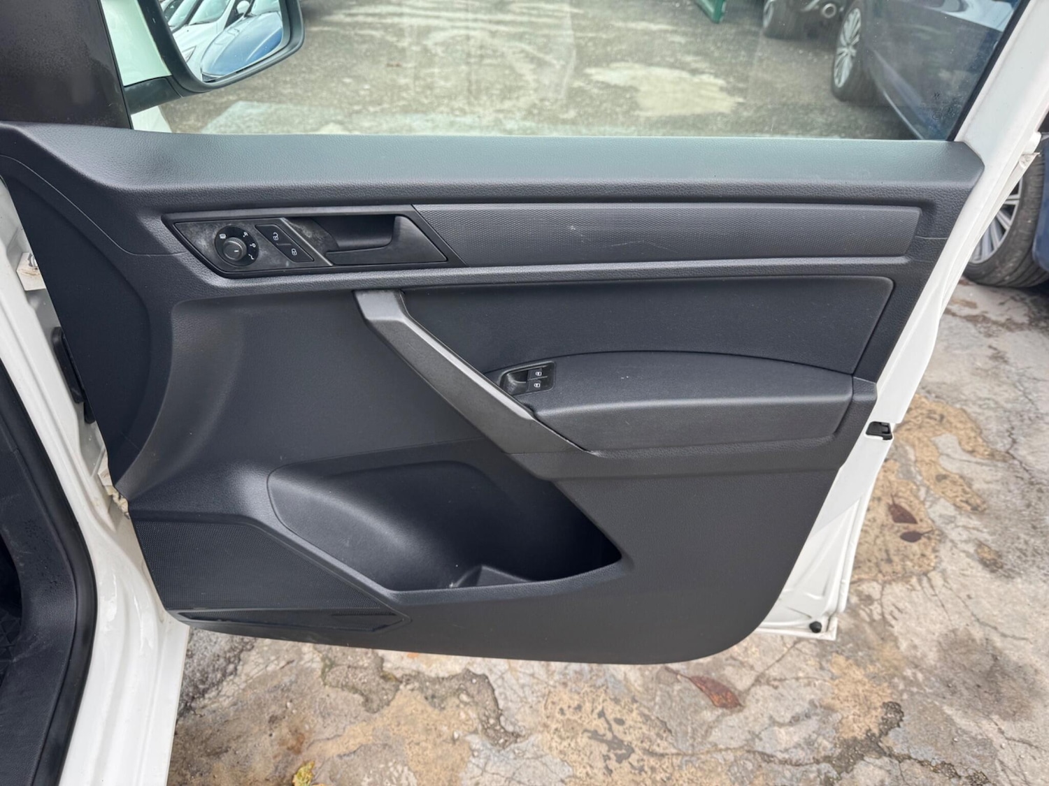 Used Volkswagen Caddy Maxi 2015 for sale - 77351370: Photo 20