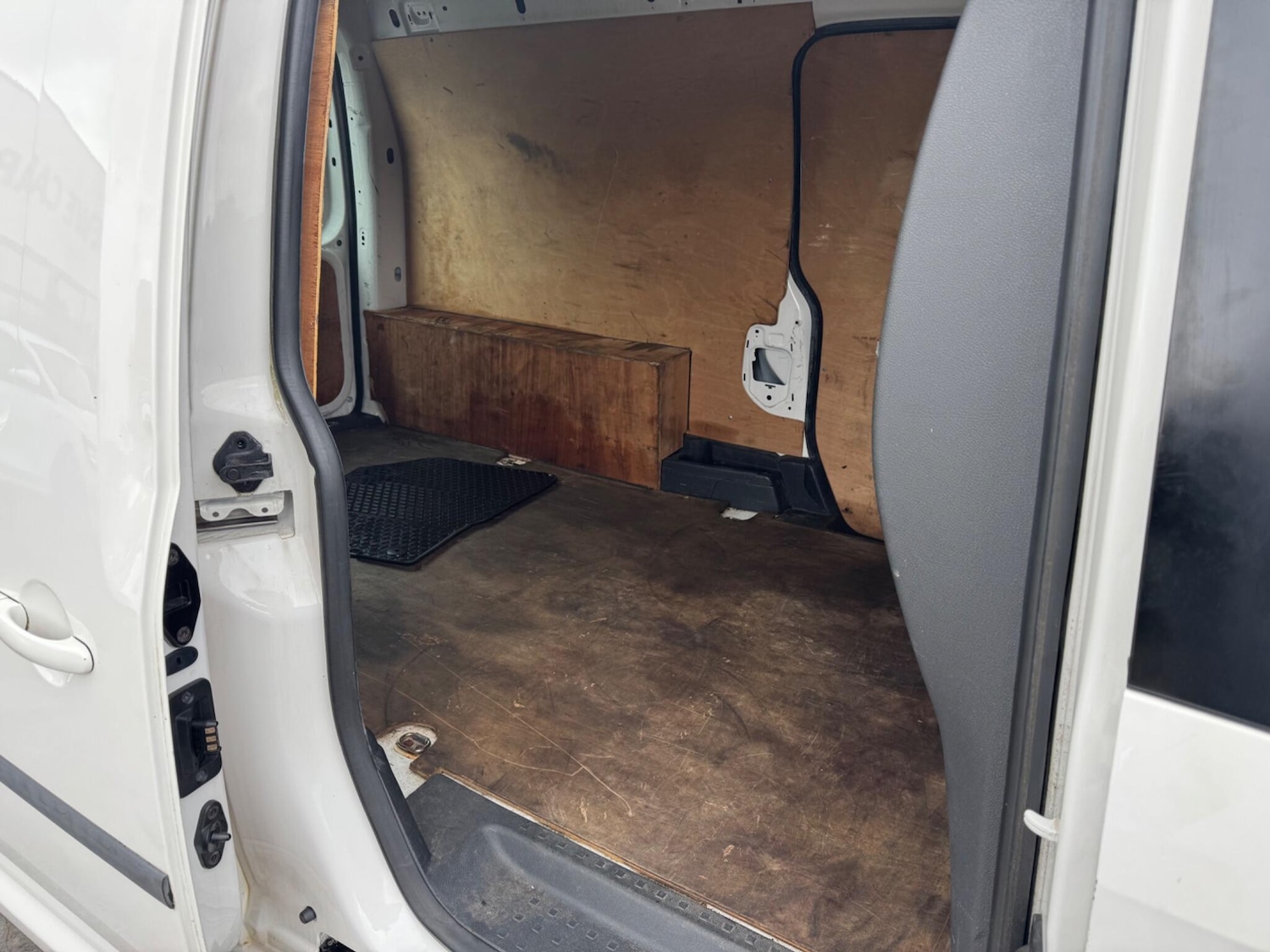 Used Volkswagen Caddy Maxi 2015 for sale - 77351370: Photo 7