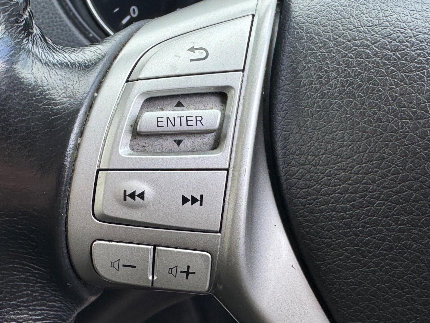 Used Nissan X-Trail 2015 for sale - 77574327: Photo 38