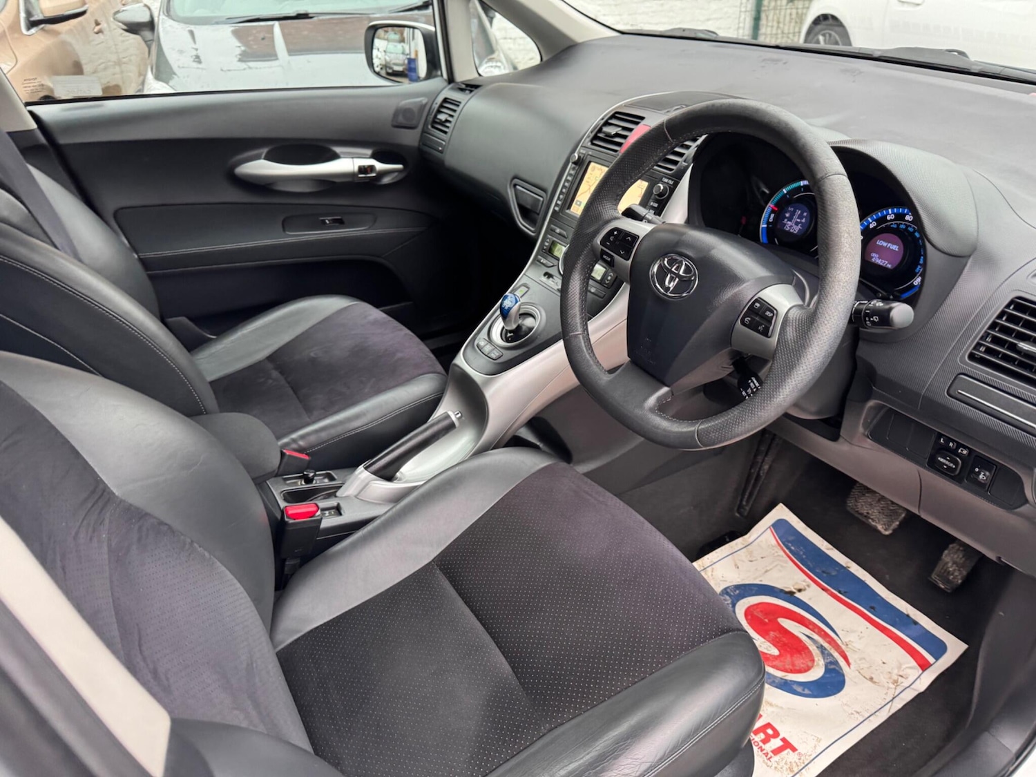 Used Toyota Auris 2011 for sale - 77351396: Photo 2