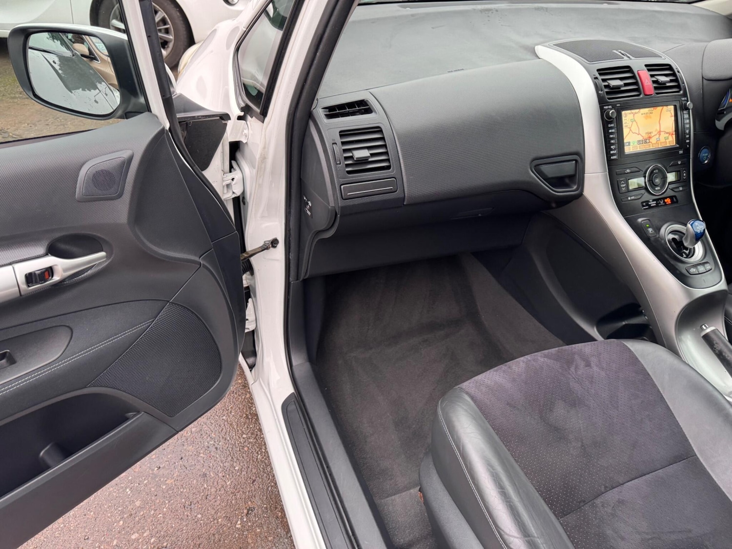 Used Toyota Auris 2011 for sale - 77351396: Photo 28