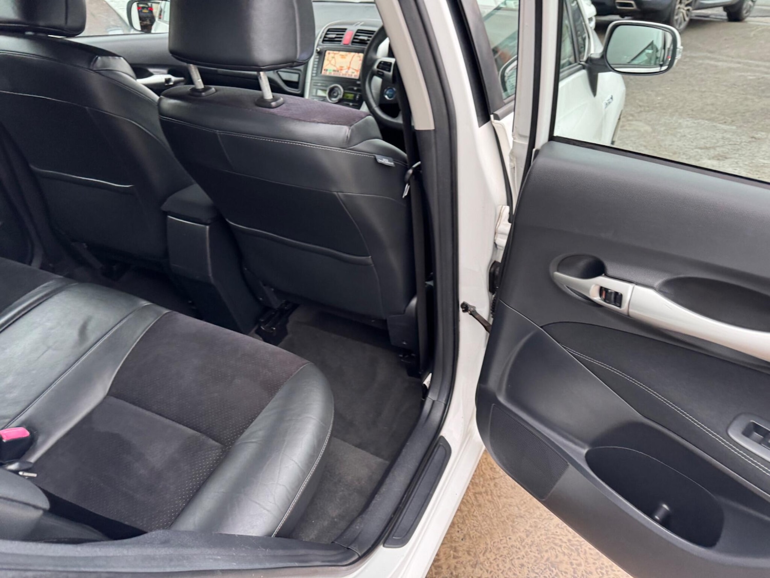 Used Toyota Auris 2011 for sale - 77351396: Photo 41