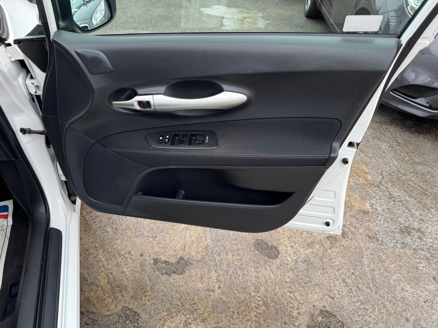 Used Toyota Auris 2011 for sale - 77351396: Photo 42