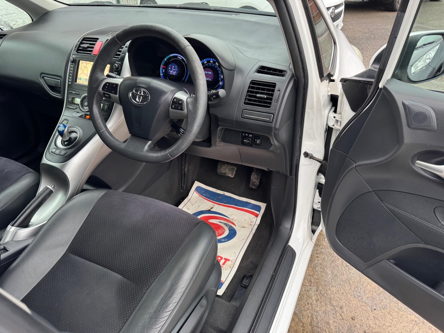 Used Toyota Auris 2011 for sale - 77351396: Photo 43