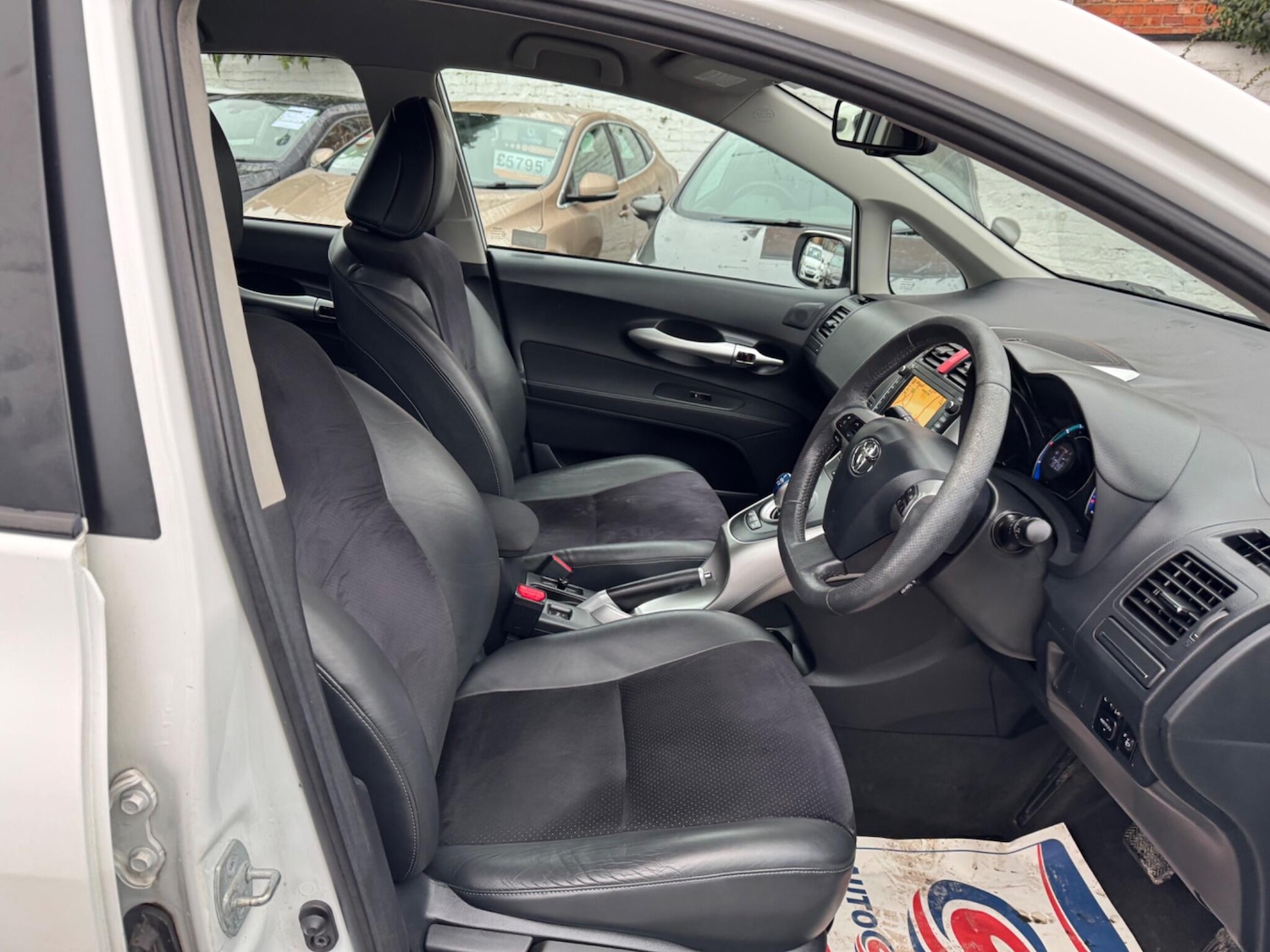 Used Toyota Auris 2011 for sale - 77351396: Photo 46