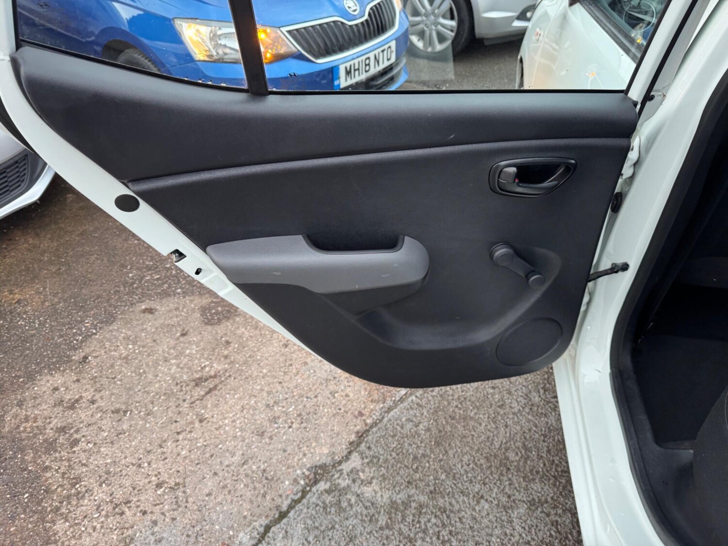 Used Hyundai i10 for sale - 77351932: Photo 31