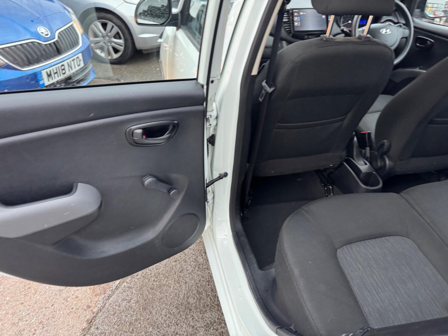 Used Hyundai i10 for sale - 77351932: Photo 32