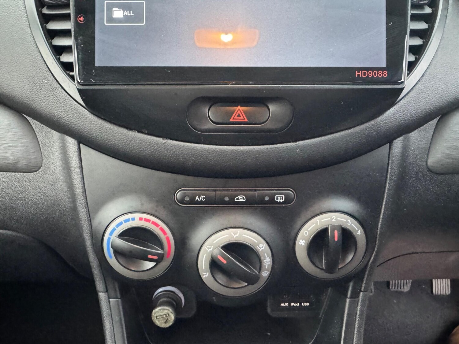 Used Hyundai i10 for sale - 77351932: Photo 47