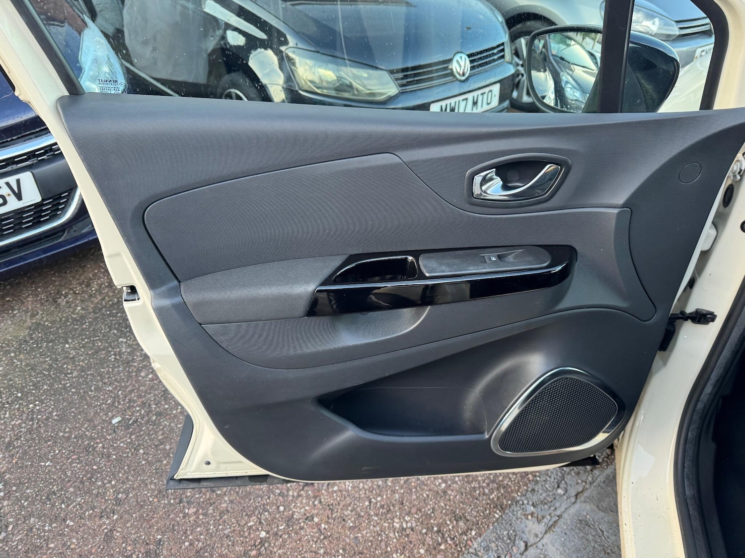 Used Renault Captur 2014 for sale - 77352015: Photo 24