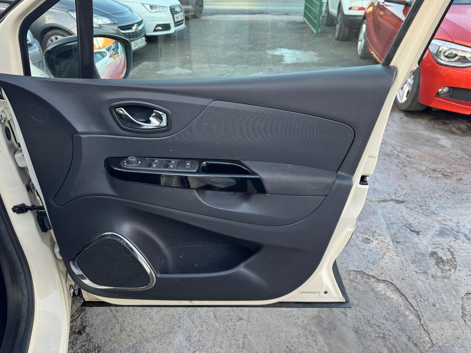 Used Renault Captur 2014 for sale - 77352015: Photo 37