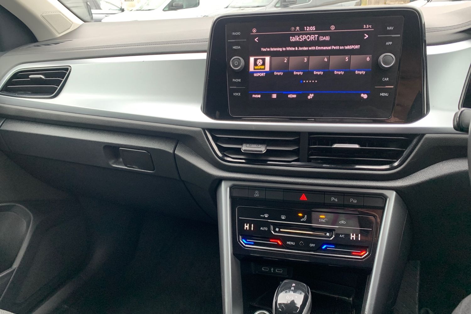 Used Volkswagen T-Roc 2024 for sale - 77283690: Photo 28