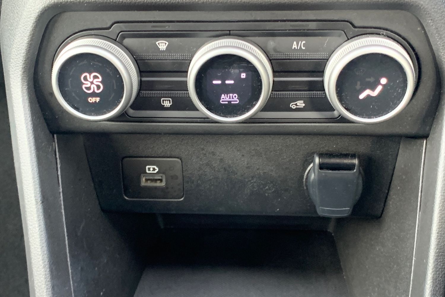 Used Dacia Jogger 2023 for sale - 76383042: Photo 29