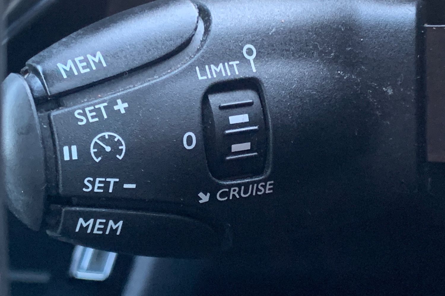 Used Peugeot 2008 2024 for sale - 76980673: Photo 31