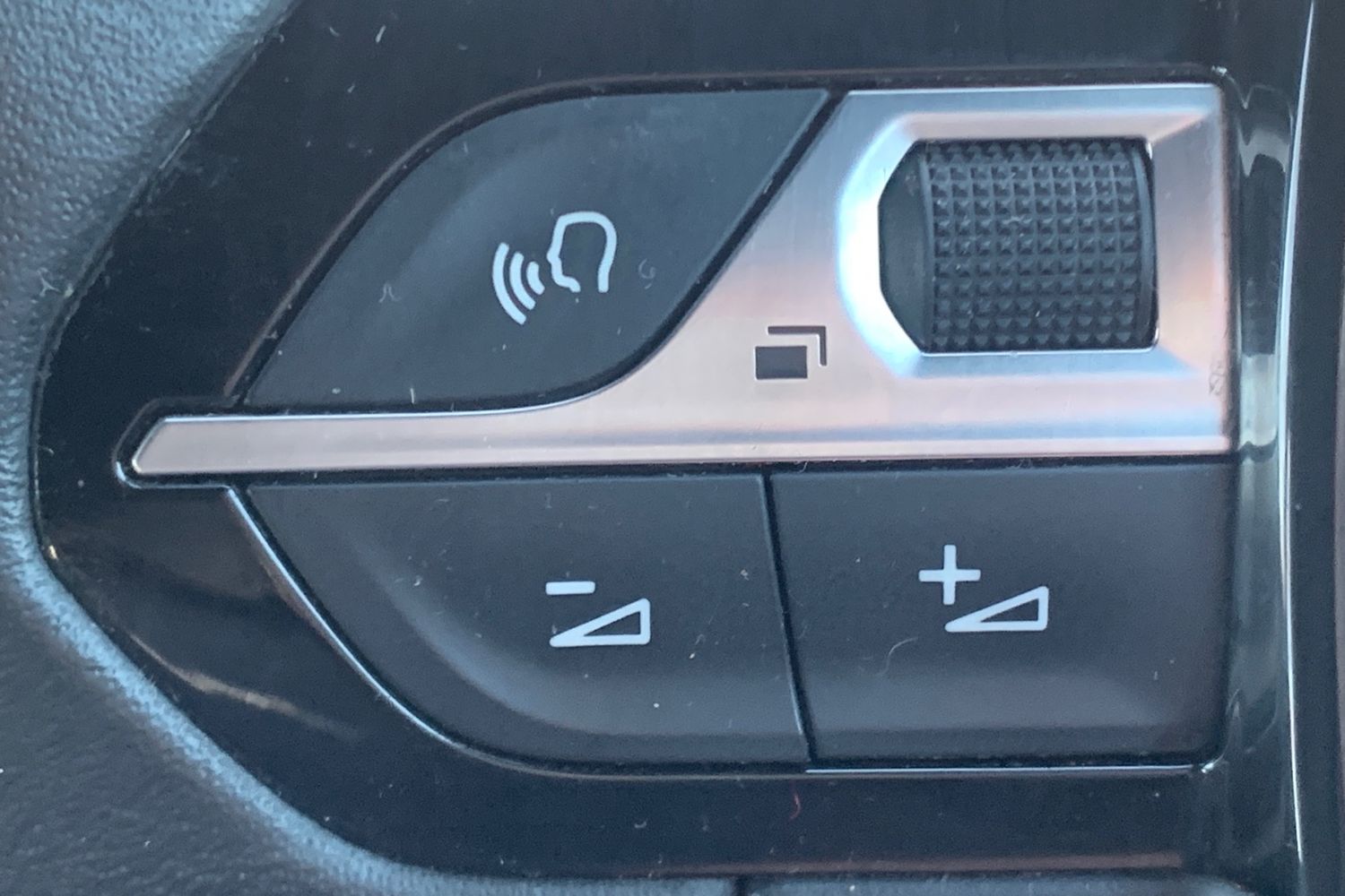 Used Peugeot 2008 2024 for sale - 76980673: Photo 33