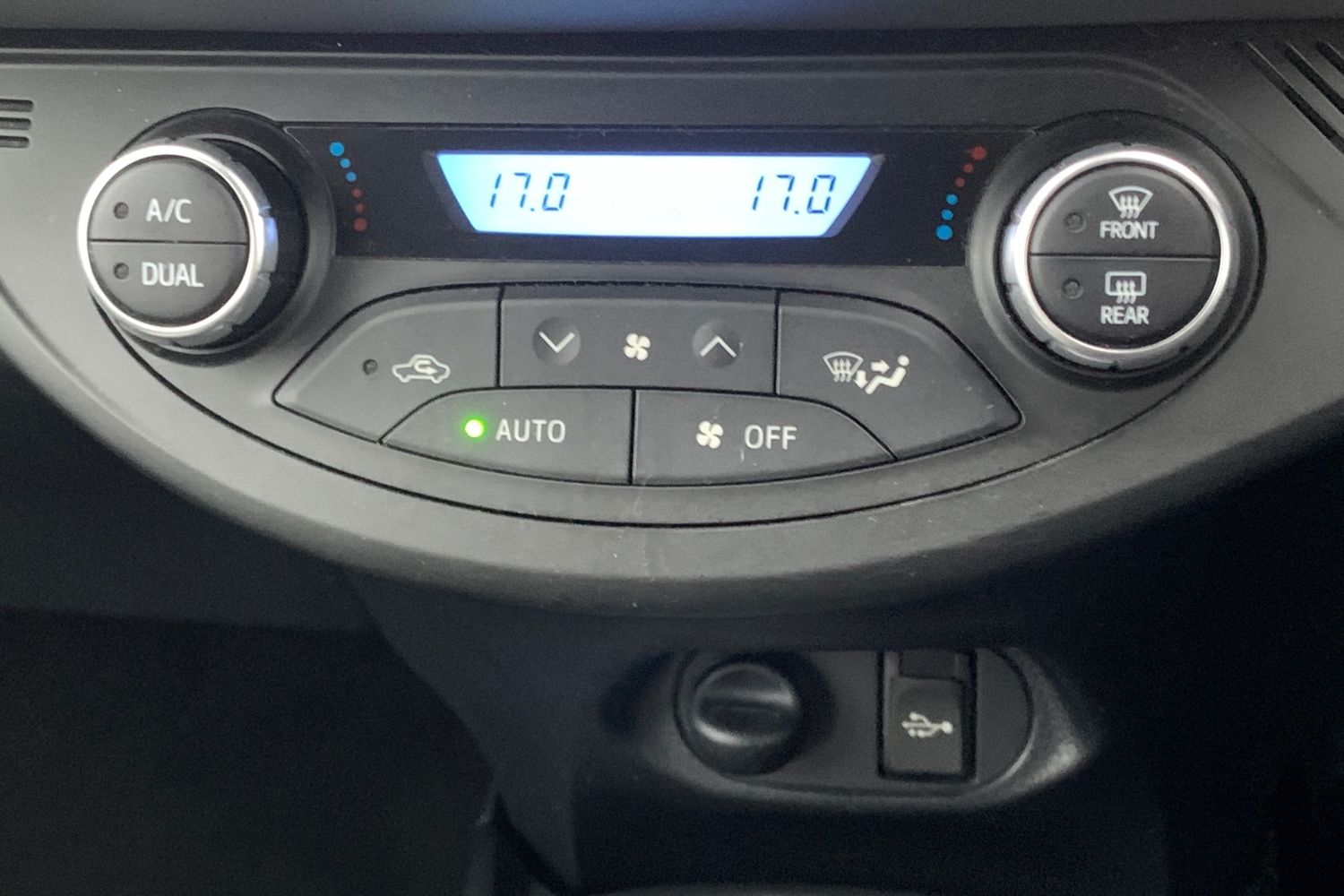 Used Toyota Yaris 2019 for sale - 76763120: Photo 17