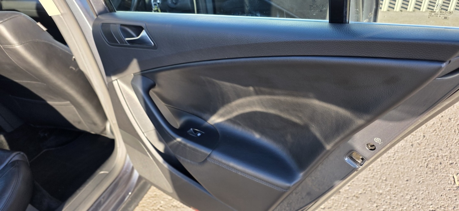 Used Volkswagen Passat 2010 for sale - 77977126: Photo 21