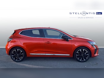 Used Renault Clio 2024 for sale - 76202075: Photo 2