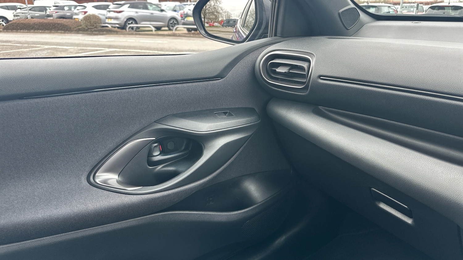 Used Toyota Yaris 2023 for sale - 77511904: Photo 40