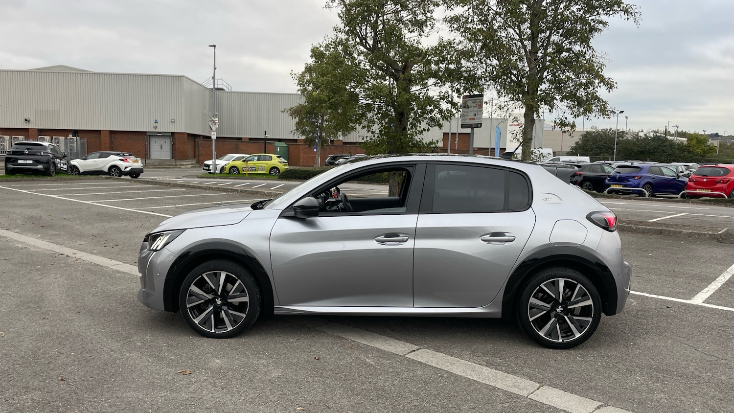 Used Peugeot 208 2022 for sale - 76359112: Photo 6